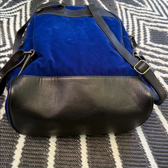 Elegant Blue Velvet Backpack - Picture 5 of 8